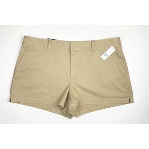 NWT GAP WOMAN’S SHORT, SIZE 16